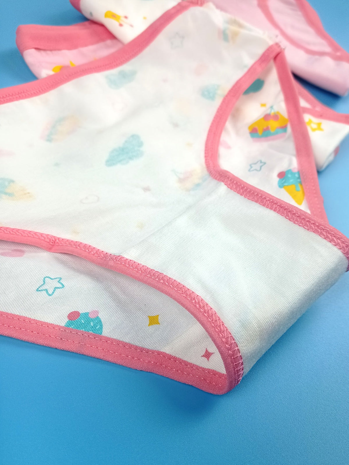 Girls' Pastel Cartoon Briefs 8-Pack in a Random Assortment with Cotton Blend Fabric for Daily Changes
