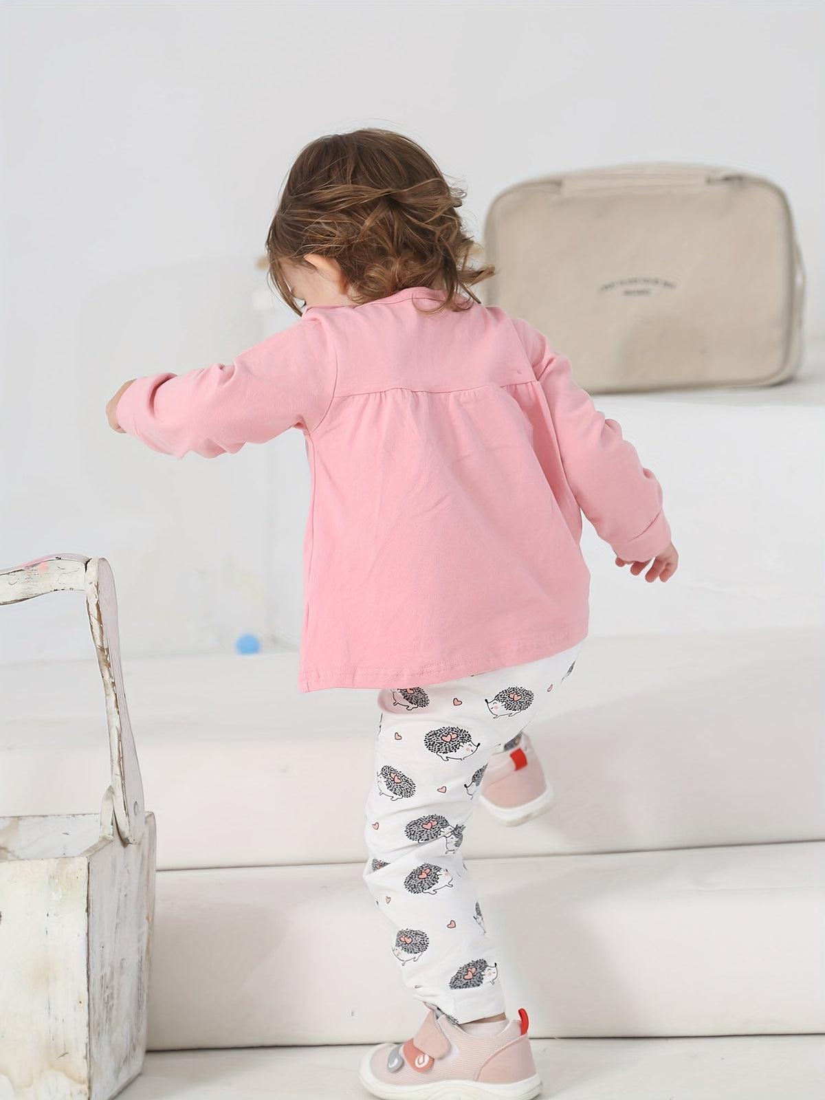 Baby Girls' Two Piece Cartoon Top and Pants Set with Long Sleeves and Coordinated Prints for Daily Wear
