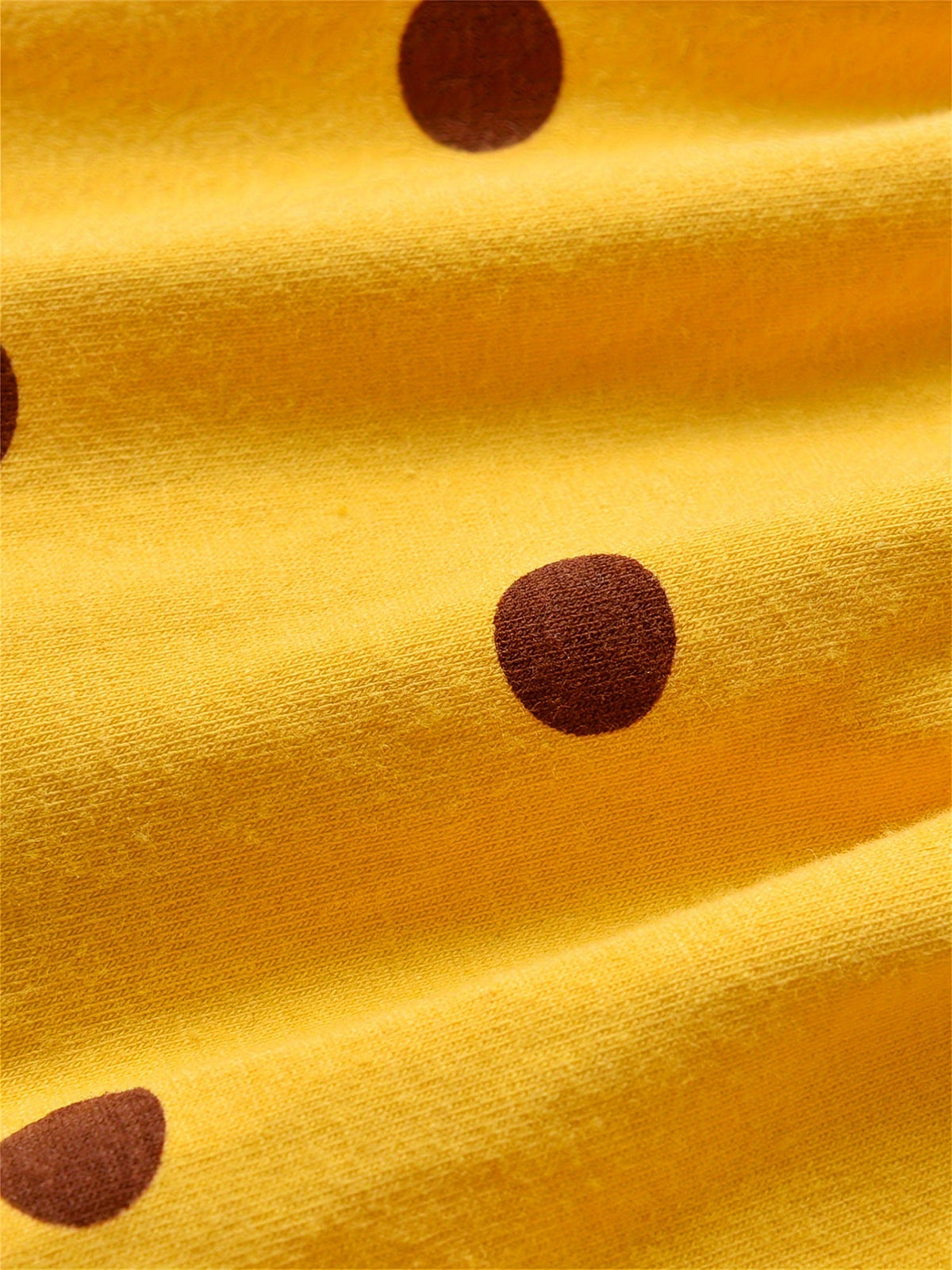 Baby Girls' Giraffe Print Bodysuit Outfit with Polka Dot Pants and a Matching Hat in Yellow or Pink