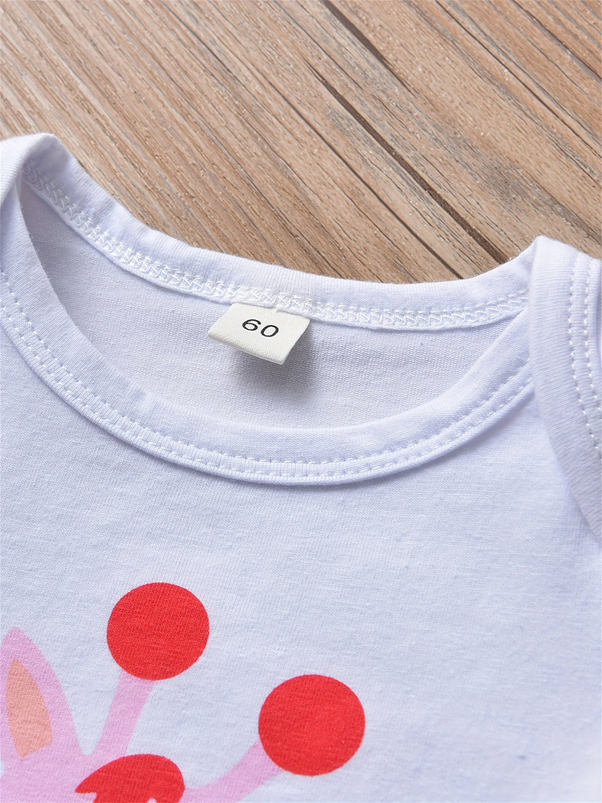 Baby Girls' Giraffe Print Bodysuit Outfit with Polka Dot Pants and a Matching Hat in Yellow or Pink