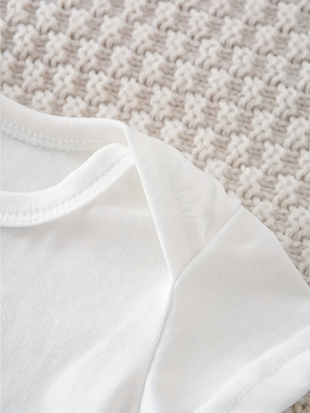 Baby Boy Mama's New Man Cotton Bodysuit in White with Short Sleeves and Snap Closure for Daily Wear