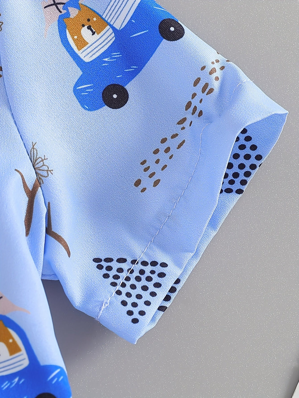 Boys' Car Print Shirt and Shorts Set with a Button Front and Elastic Waist for Summer Days and Beach Trips