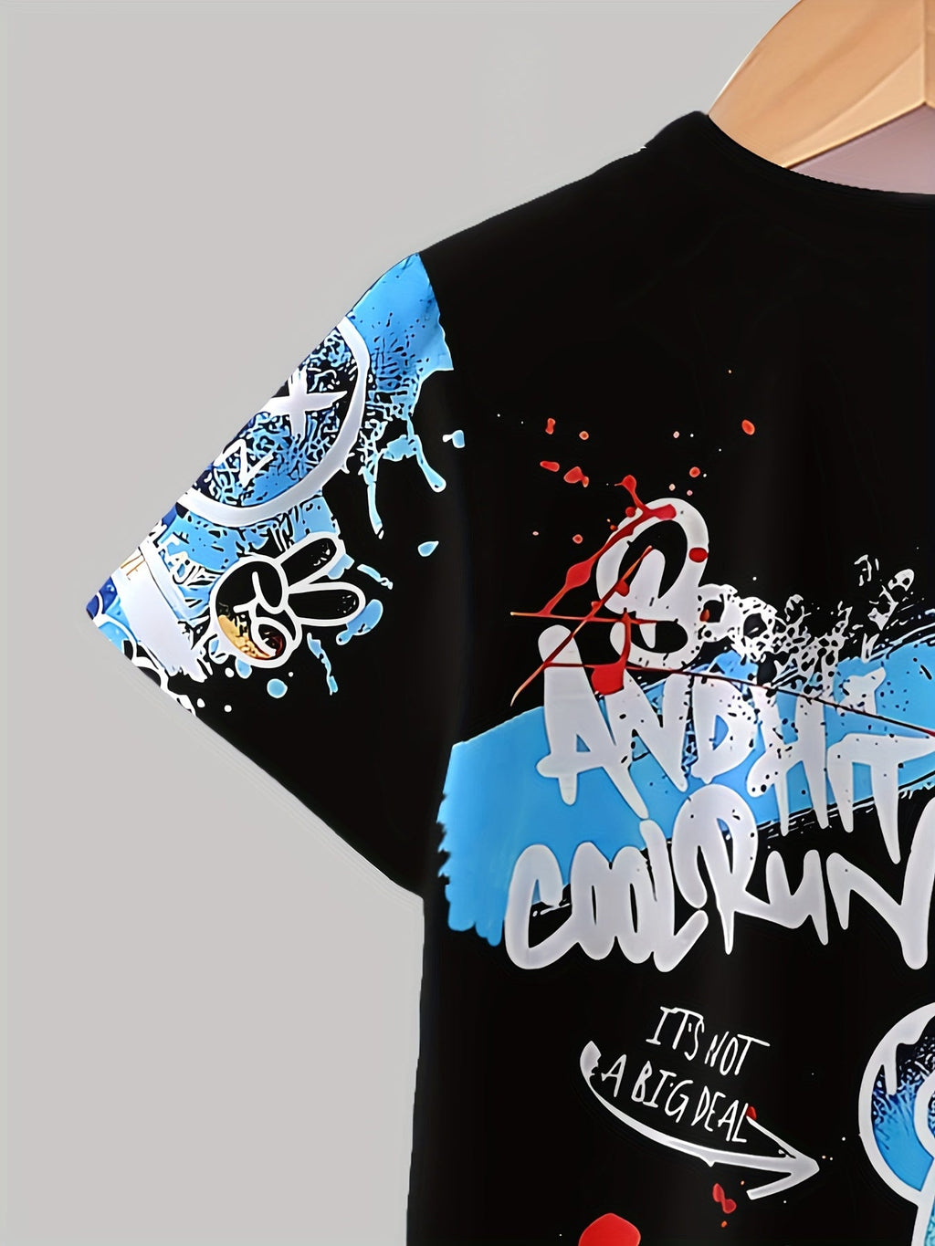 Boys' Black Graphic T-Shirt and Shorts Set with Colorful Graffiti Bear Prints and a Short-Sleeve Crew Neck Top