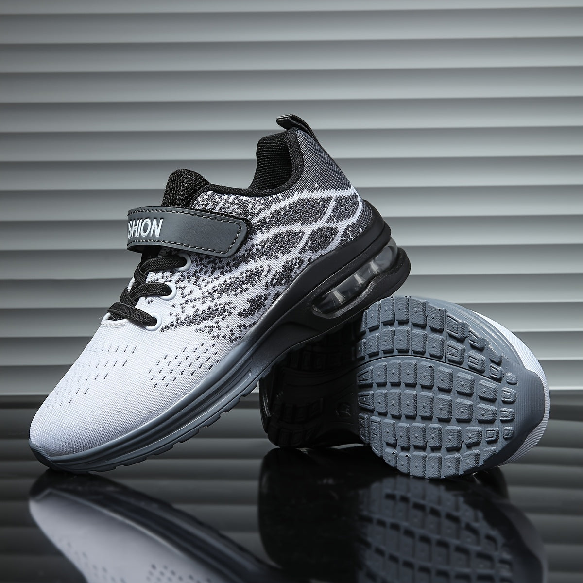 Boys' Low-Top Sneakers with Flame-Style Patterns and Instep Straps for Colorful Everyday Casual Wear