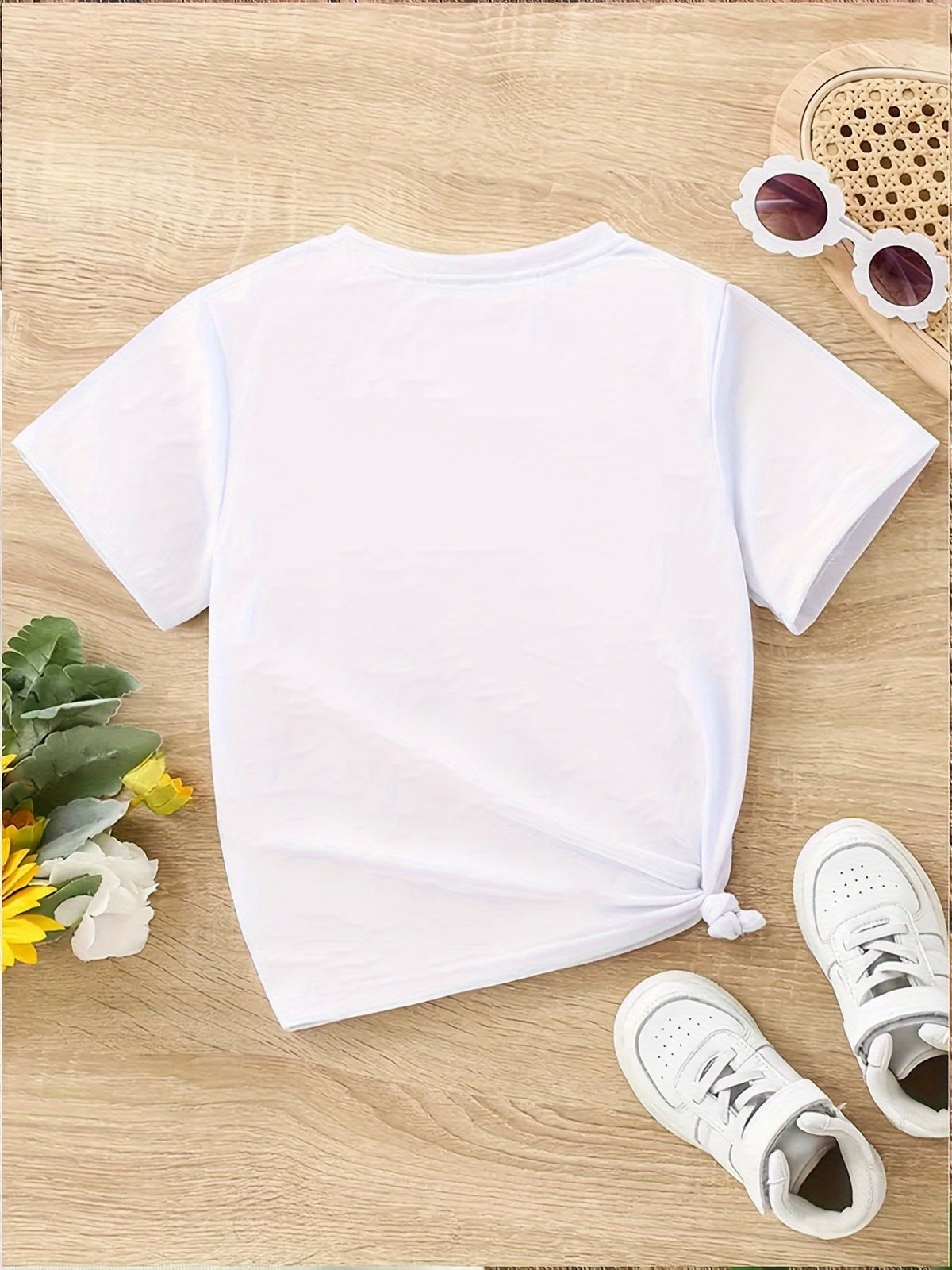 Girls' Curly Hair Cartoon T-Shirt in White Cotton with Colorful Hair Bows for Casual Summer Outfits