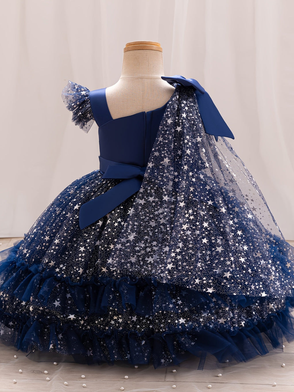 Girls' Star Tulle Party Dress with Large Bow Details and a Tiered Skirt for Birthdays and Celebrations