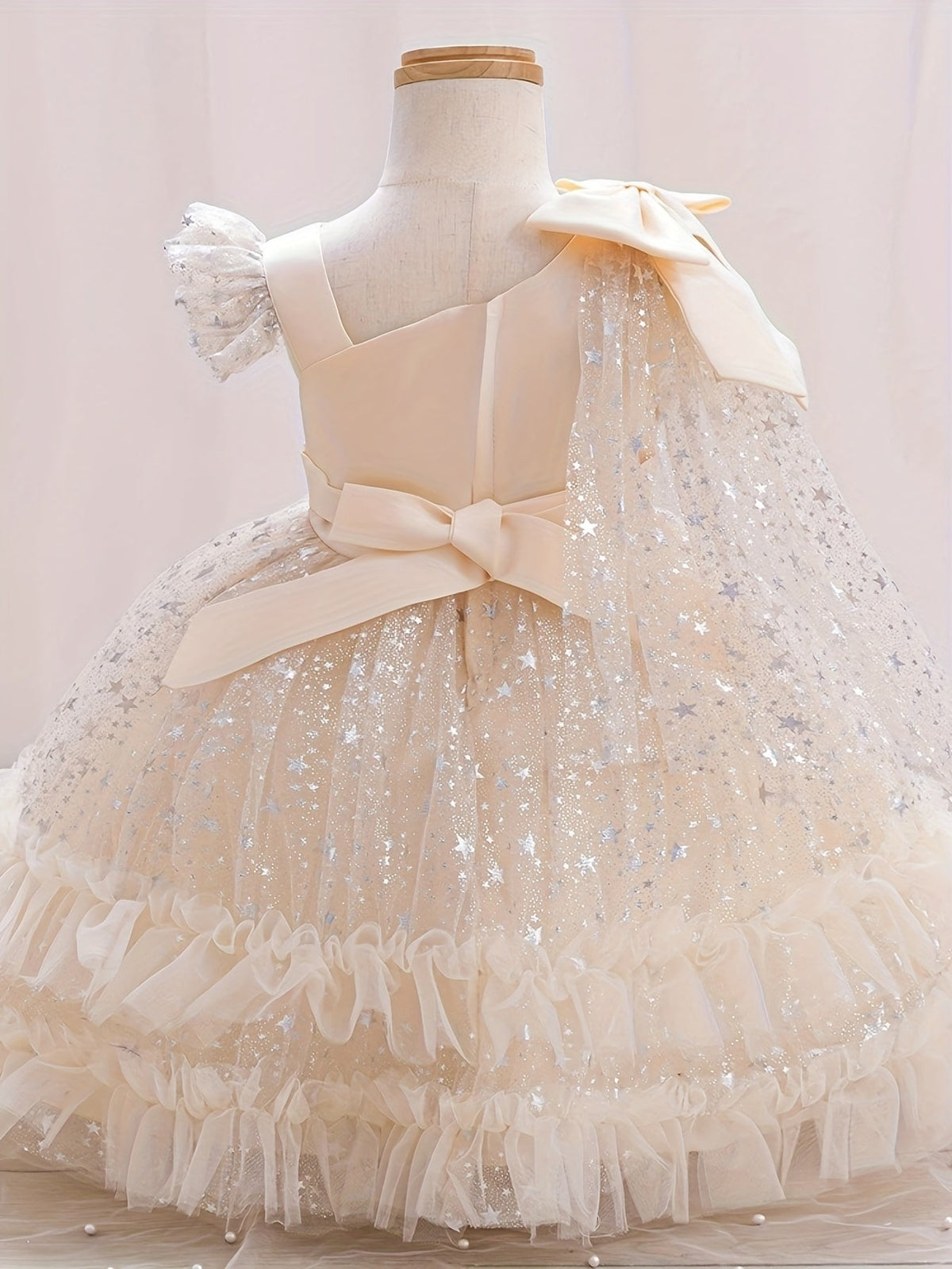 Girls' Star Tulle Party Dress with Large Bow Details and a Tiered Skirt for Birthdays and Celebrations