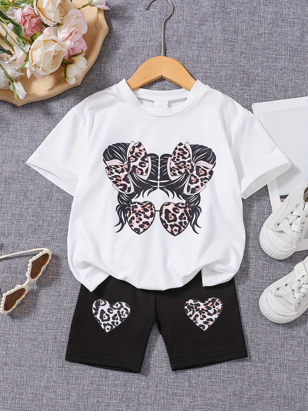 Girls' White Graphic T-Shirt and Black Shorts Set with Leopard Bow Design for Summer Casual Wear