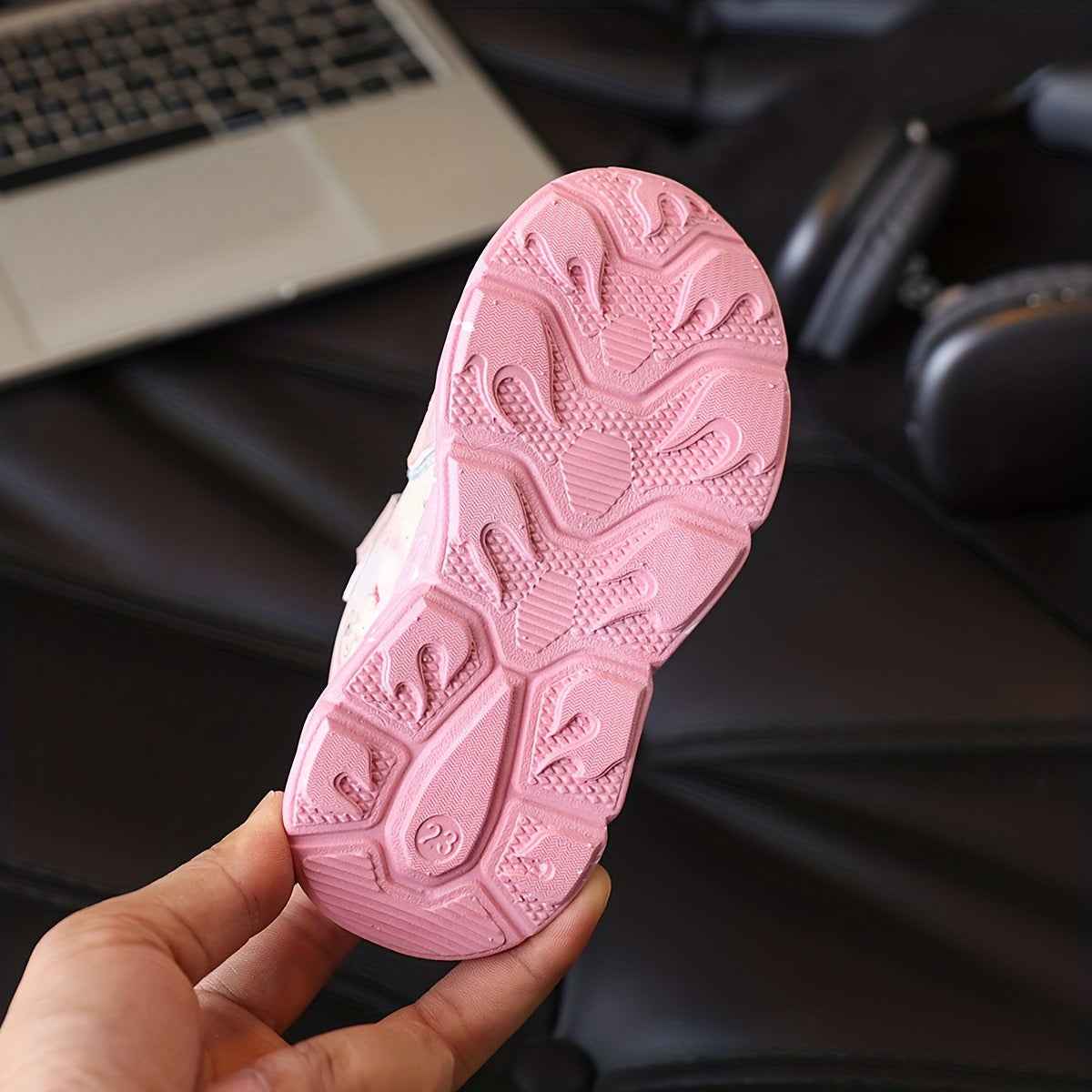 Girls' Light-Up Sneakers with Cartoon Wing Details and Colorful LED Soles in Pink or Purple for Playful Outfits