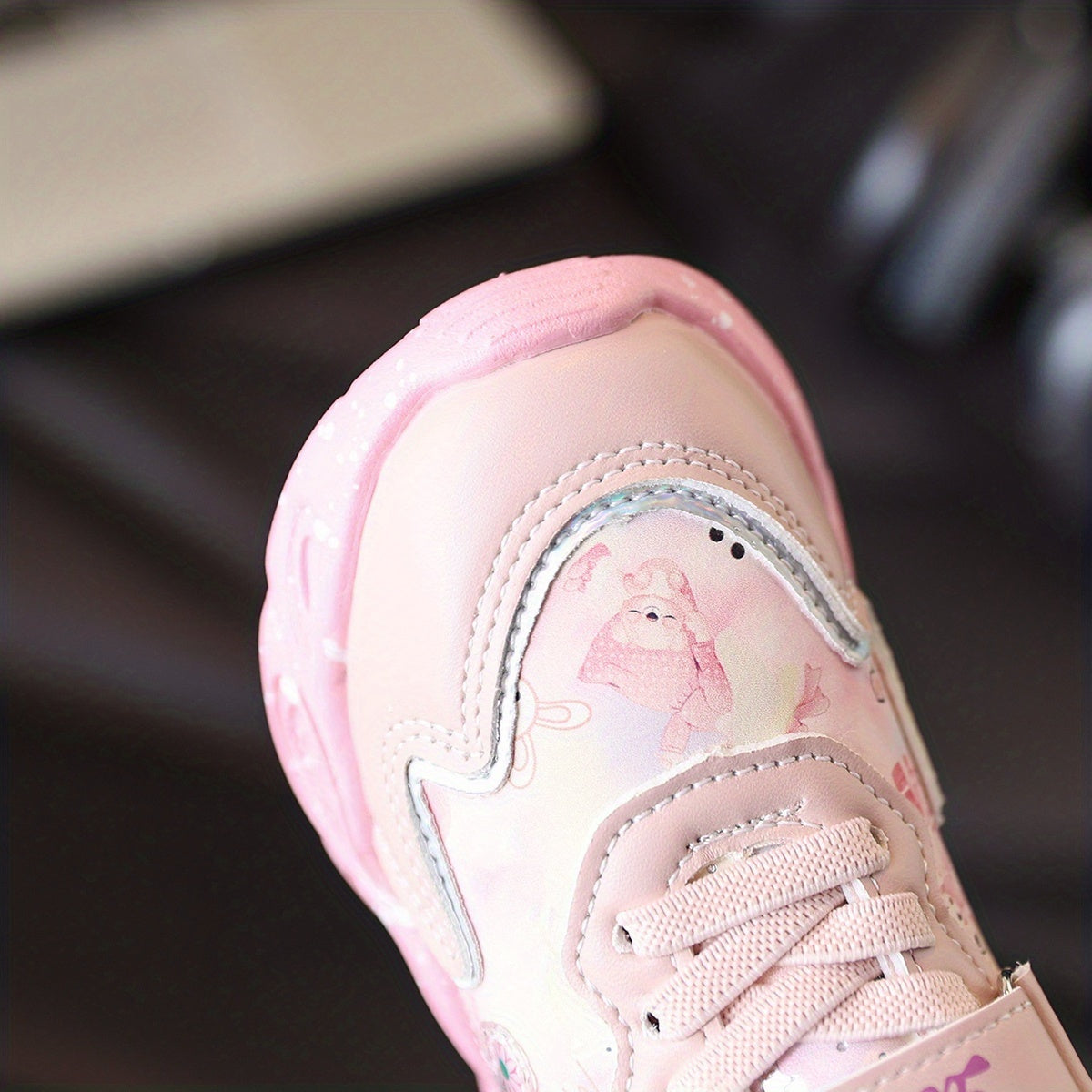Girls' Light-Up Sneakers with Cartoon Wing Details and Colorful LED Soles in Pink or Purple for Playful Outfits