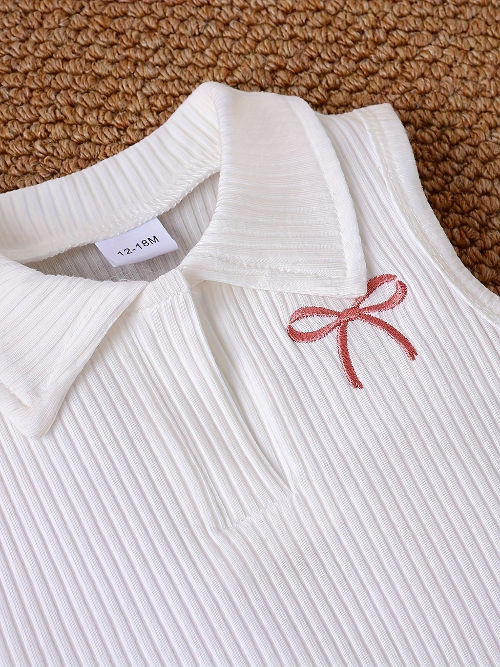 Toddler Girls' Skirt Outfit with a White Collared Bow Top and Pink Pleated Skirt, Including a Belt